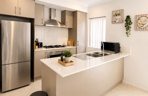 Bassendean House | Modern Oasis | 3BR Home