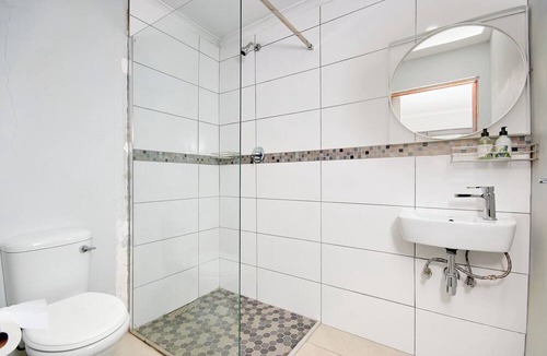 Greater Johannesburg Metropolitan Area Cottage | Cosy, Private Johannesburg Getaway Near Gold Reef City, FNB Stadium and NASREC.