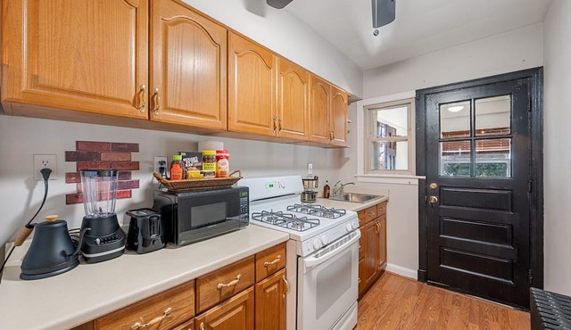 The Gentleman SuitenCharming 2-bedroom condo with WiFi, in marvelous Washington