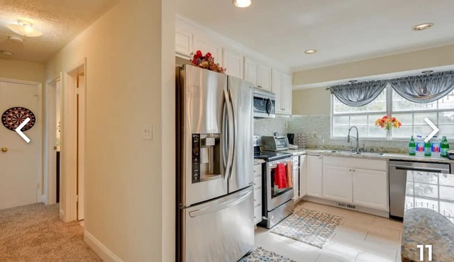 Entire 5-bedroom house in lovely Fort Washington with AC, WiFi, free parking