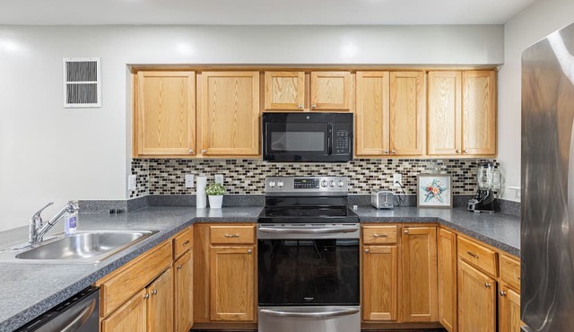 Entire Townhome 3-Bedroom in Navy Yard, Washington DC