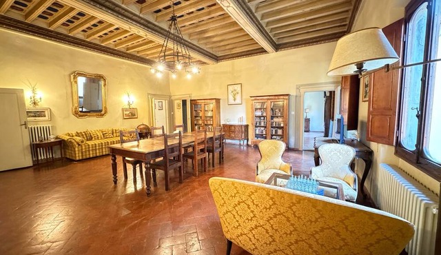 Relaxation surrounded by greenery, in the heart of a medieval village