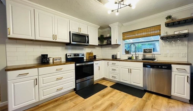 Oasis home & backyard in the Heart of DT Fort Lauderdale
