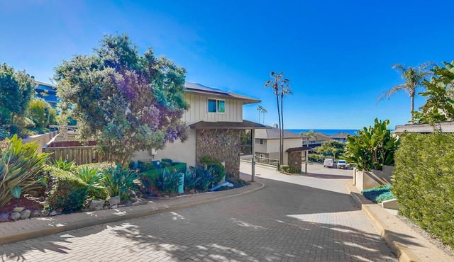 Ocean Front Townhome 3 BR 3 BA 2 car garage fully furnished, South Laguna beach