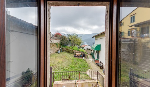 Holiday Home 'Casetta Rossa Di Forra Al Pitta' with Mountain View, Private Garden and Wi-Fi