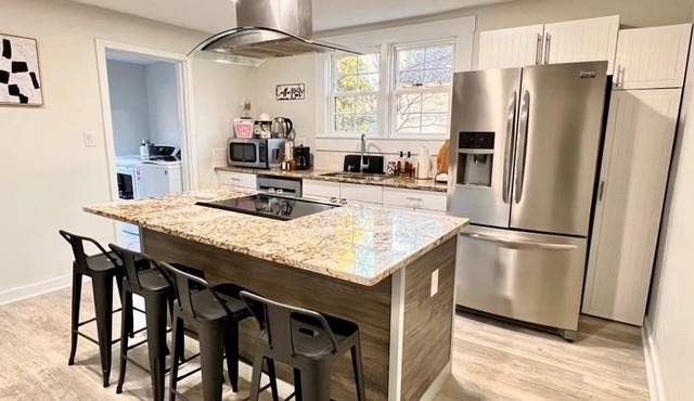 Style, Comfort, Dogs, Fenced Yard, No Clean Fee