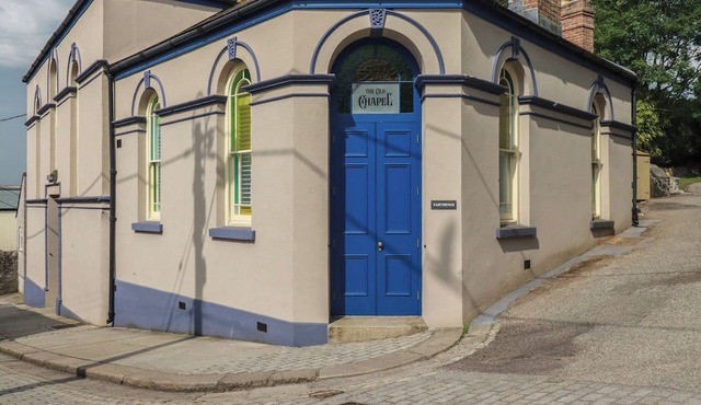 FARTHINGS, THE OLD CHAPEL, pet friendly in St Austell