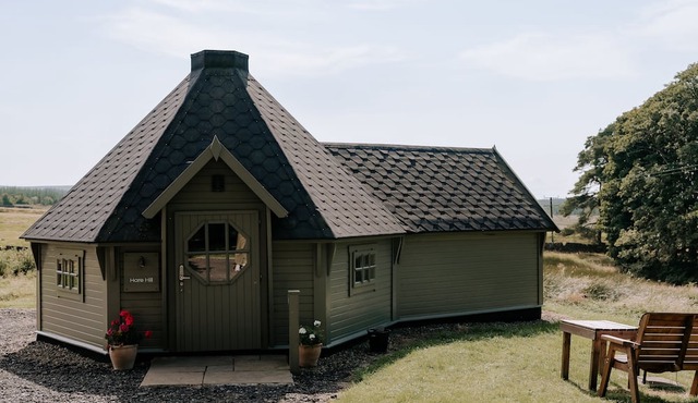Hare Hill Cabin - sleeps 2 guests in 1 bedroom