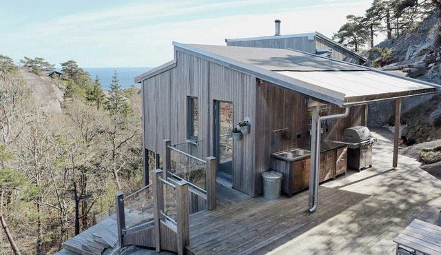 Modern cabin on rock at Kjerringvik