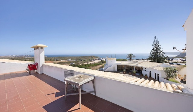 Holiday Home 'Surf Spot' with Mountain View, Shared Terrace and Balcony
