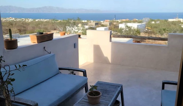 Cozy 1-bedroom studio with amazing sunrise view of Cerralvo - with AC-