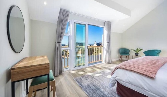 Thalassophile Beach House [8-sleeper]