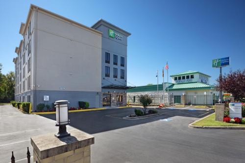 Holiday Inn Express Washington Parkway Ihg Hotel 